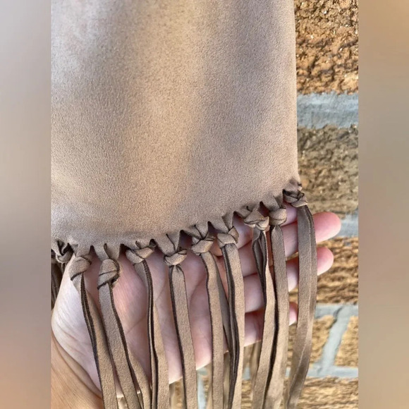 Gracia Faux Suede Fringed Boho Cut Out Vest medium - Picture 9 of 9